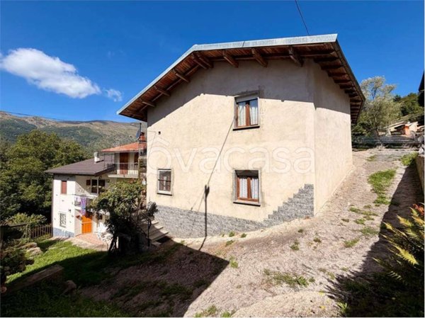 casa indipendente in vendita ad Ormea in zona Chionea