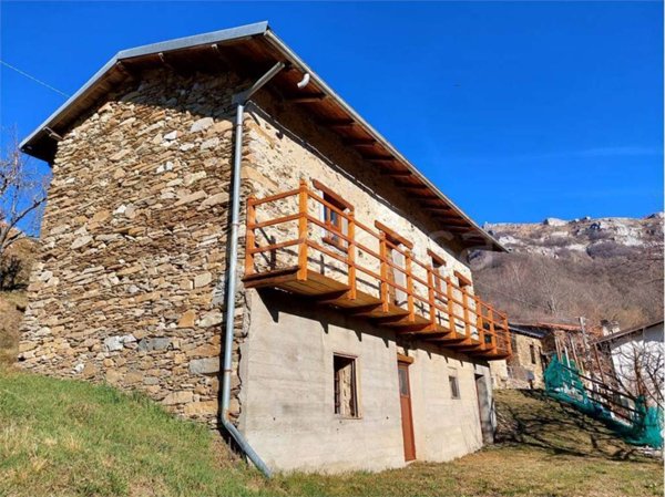 casa indipendente in vendita ad Ormea in zona Bossi