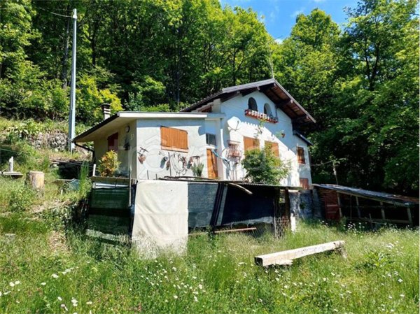 casa indipendente in vendita ad Ormea in zona Quarzina