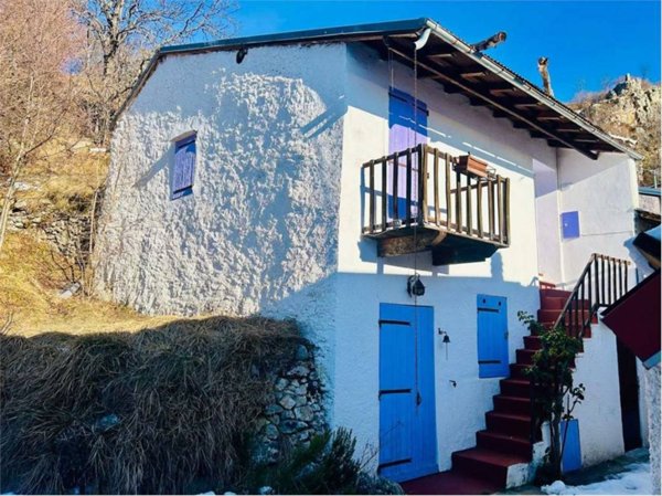 casa indipendente in vendita ad Ormea in zona Quarzina