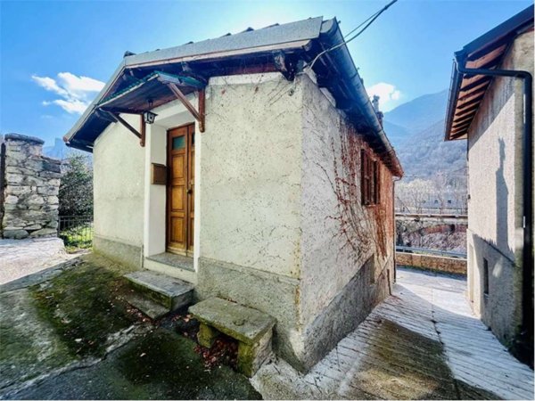 casa indipendente in vendita ad Ormea in zona Nasagò