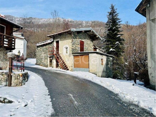 casa indipendente in vendita ad Ormea in zona Chioraira