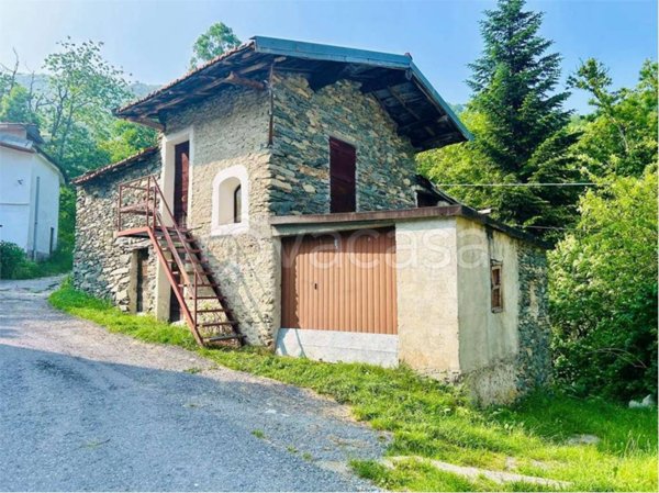casa indipendente in vendita ad Ormea in zona Chioraira