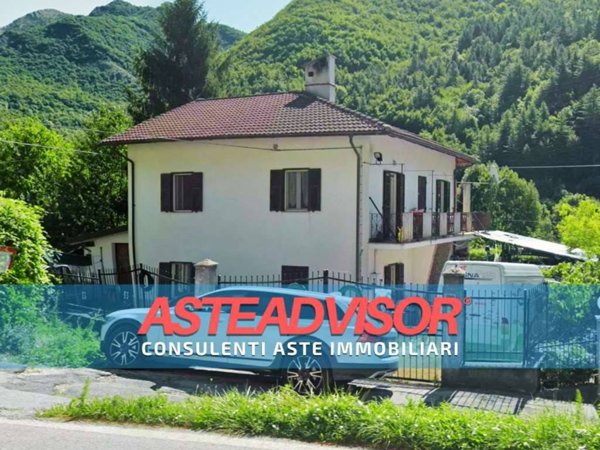 casa indipendente in vendita ad Ormea in zona Isola Perosa