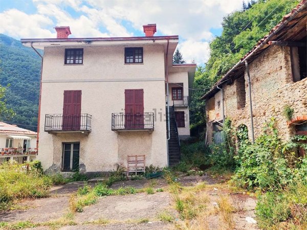 casa indipendente in vendita ad Ormea in zona Isola Perosa