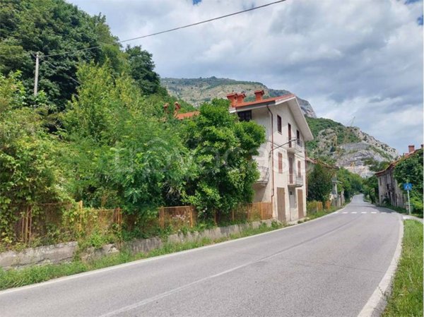 casa indipendente in vendita ad Ormea in zona Isola Perosa