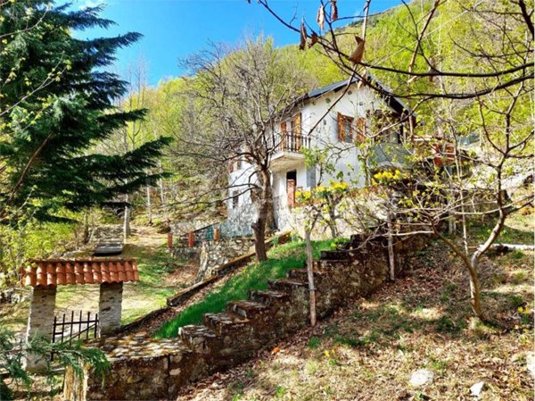 casa indipendente in vendita ad Ormea in zona Aimoni