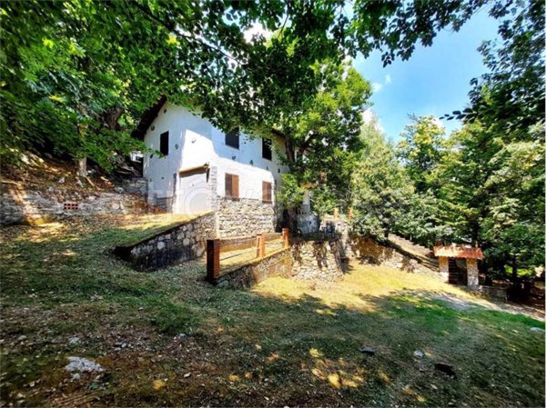 casa indipendente in vendita ad Ormea in zona Aimoni