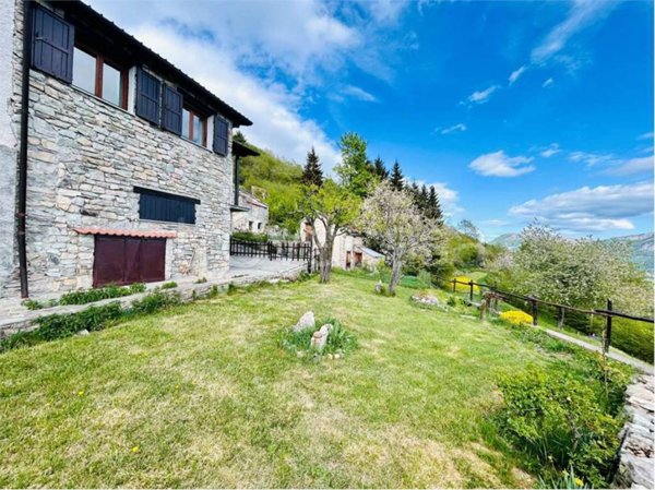 casa indipendente in vendita ad Ormea in zona Quarzina