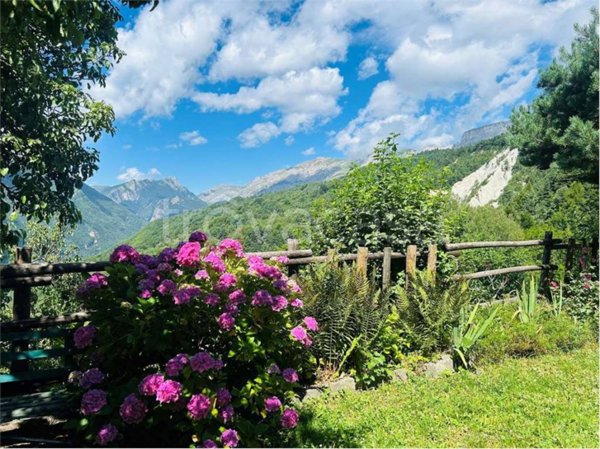 casa indipendente in vendita ad Ormea