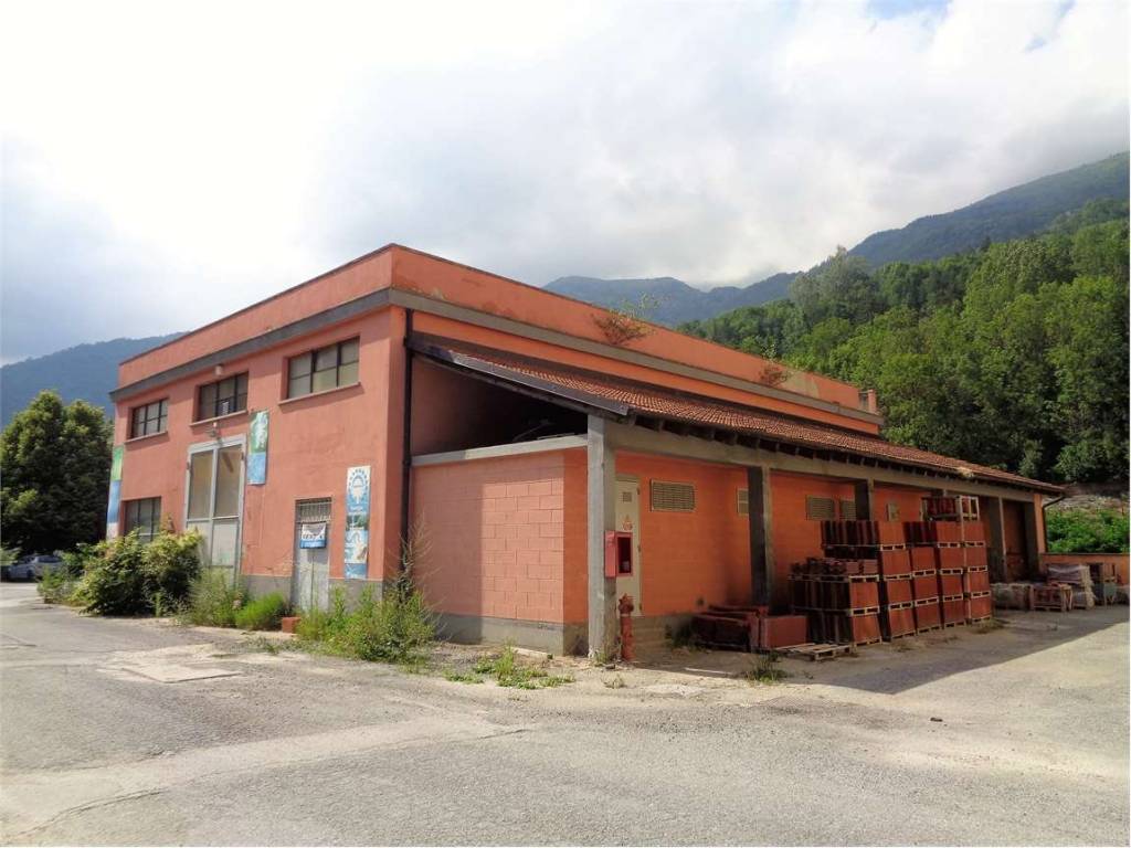 locale commerciale in vendita ad Ormea