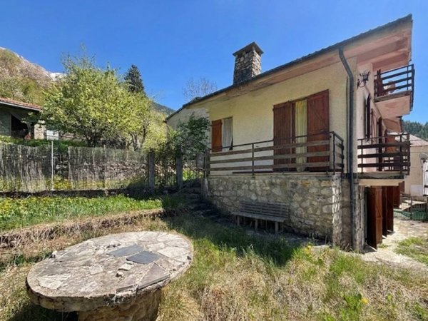 casa indipendente in vendita ad Ormea in zona Viozene