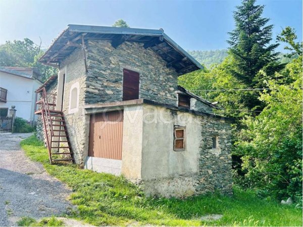 casa indipendente in vendita ad Ormea in zona Chioraira