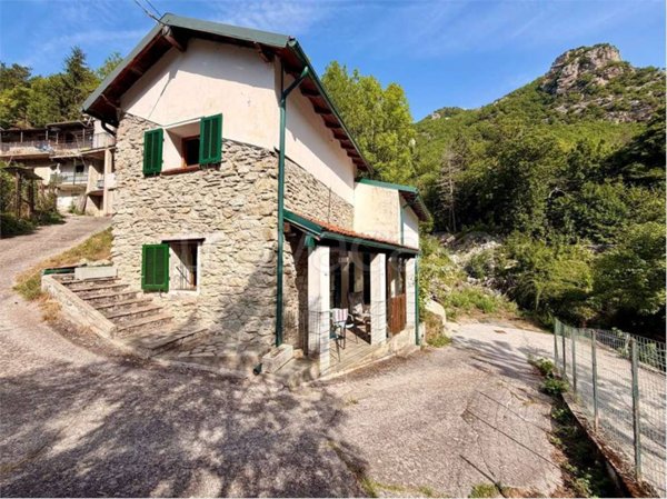 casa indipendente in vendita ad Ormea