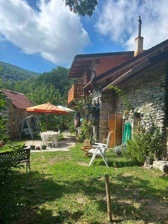 casa indipendente in vendita ad Ormea in zona Chioraira