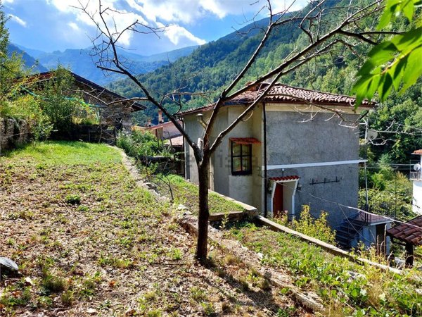 casa indipendente in vendita ad Ormea in zona Nasagò