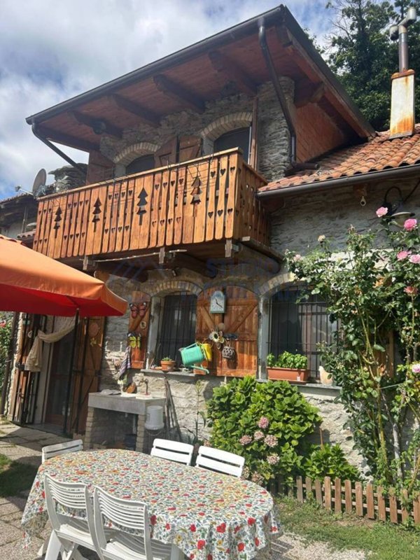 casa indipendente in vendita ad Ormea in zona Chioraira
