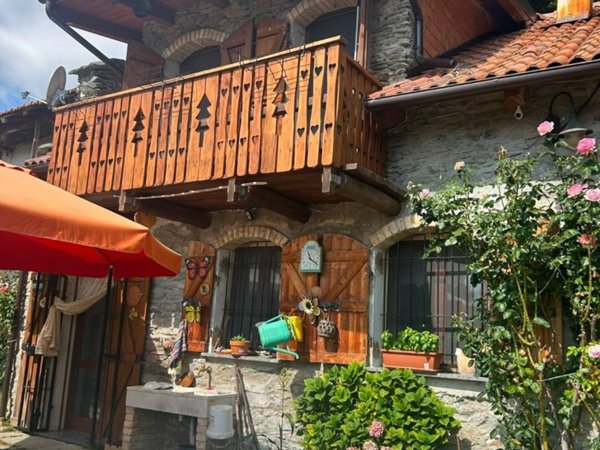 casa indipendente in vendita ad Ormea in zona Chioraira