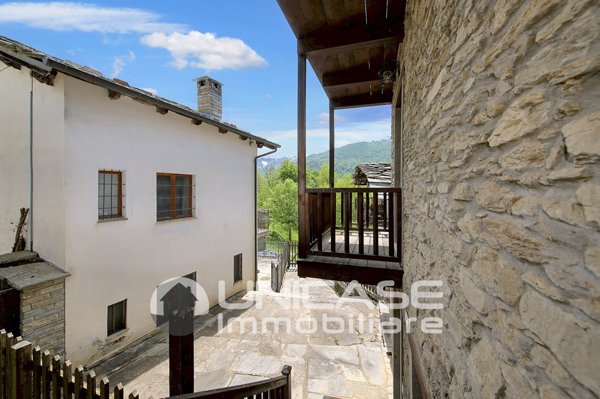 casa indipendente in vendita ad Ostana