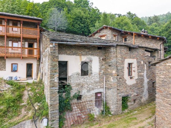 casale in vendita ad Ostana