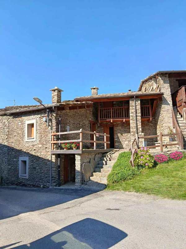 casa indipendente in vendita ad Ostana