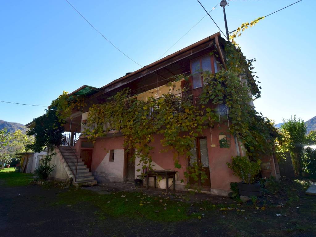 casa indipendente in vendita a Paesana