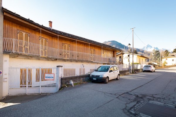 casa indipendente in vendita a Paesana