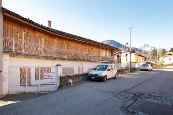 casa indipendente in vendita a Paesana
