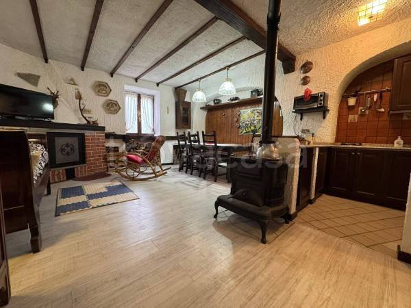 casa indipendente in vendita a Paesana