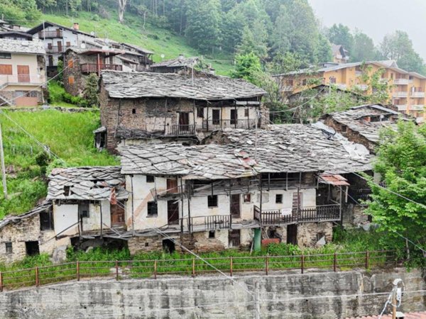casa indipendente in vendita a Paesana