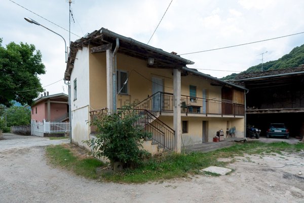 casa indipendente in vendita a Paesana