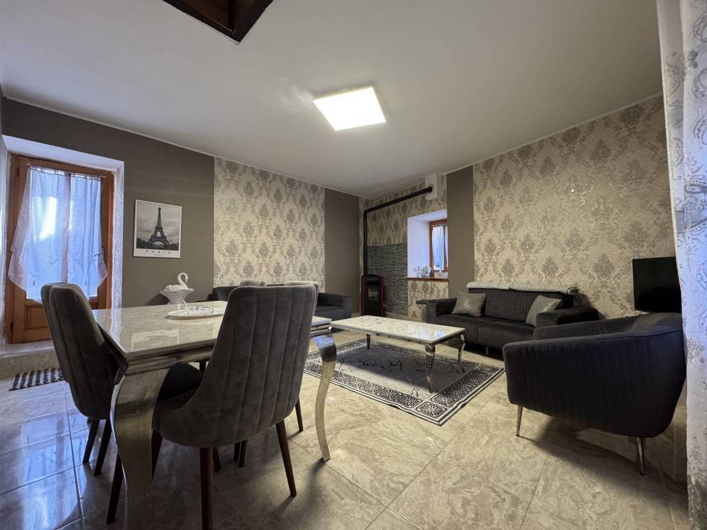 casa indipendente in vendita a Paesana