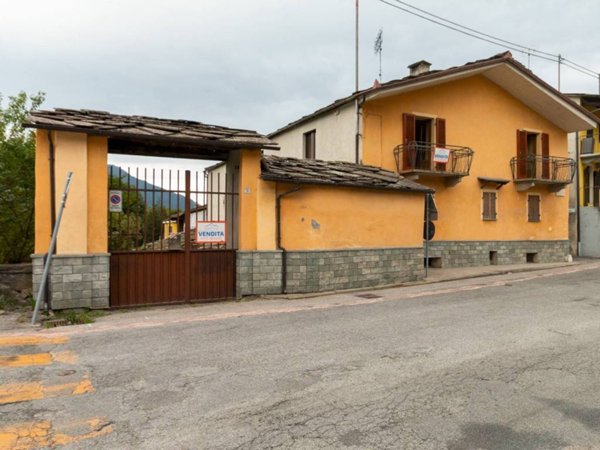 casa indipendente in vendita a Paesana