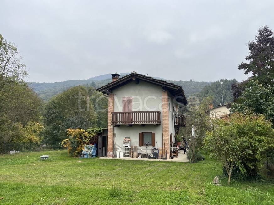 casa indipendente in vendita a Paesana