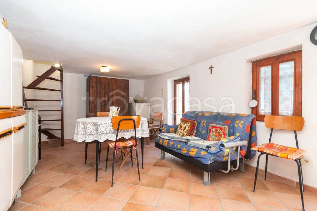 casa indipendente in vendita a Paesana