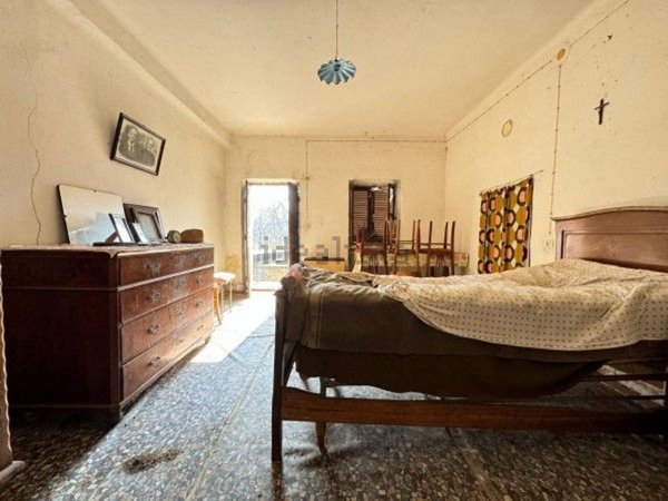 esavano in vendita a Paesana