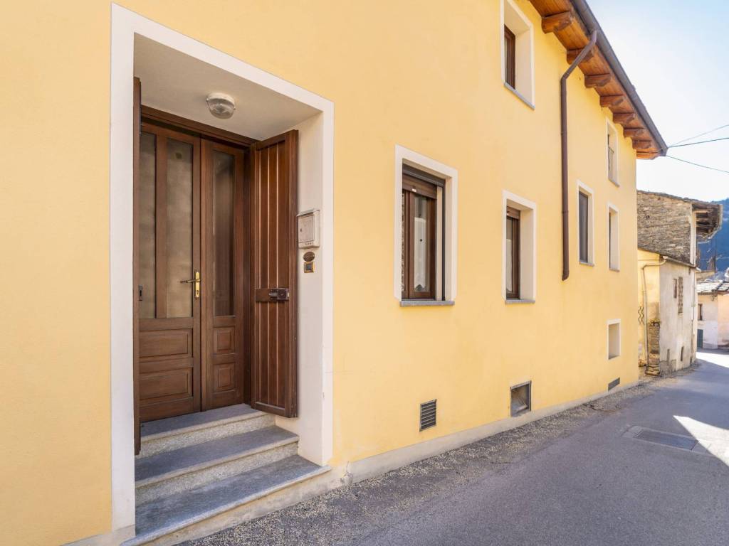 casa indipendente in vendita a Paesana in zona Calcinere