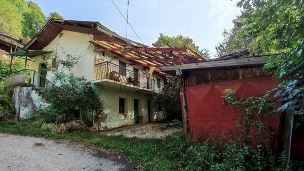 casale in vendita a Paesana in zona Calcinere