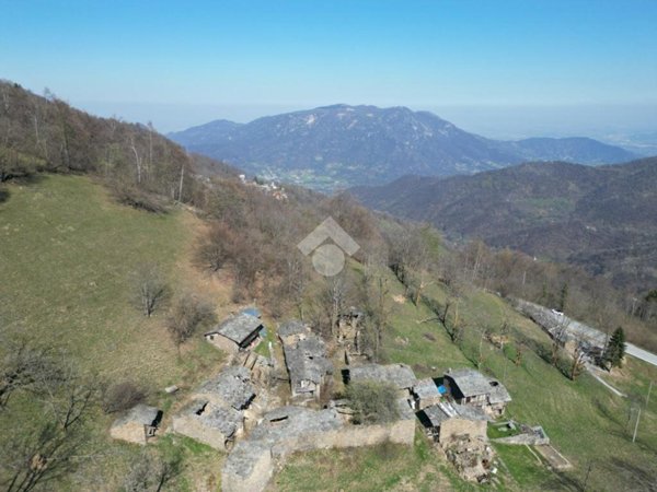 casale in vendita a Paesana in zona Calcinere