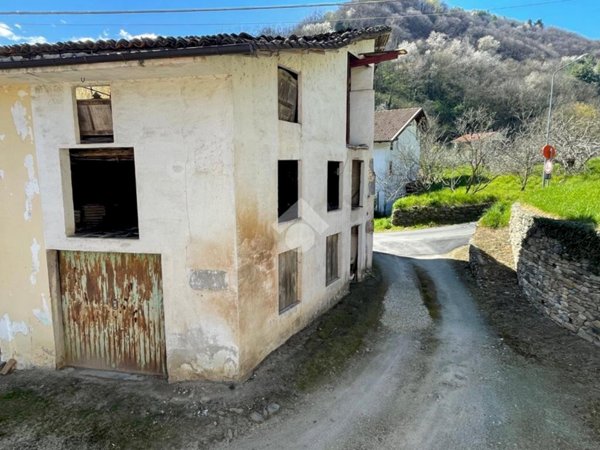 casa semindipendente in vendita a Pagno
