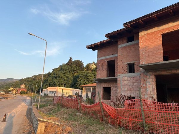 esavano in vendita a Pagno