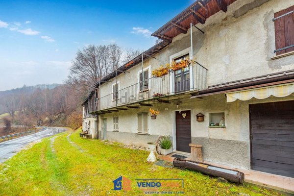 casa indipendente in vendita a Pamparato