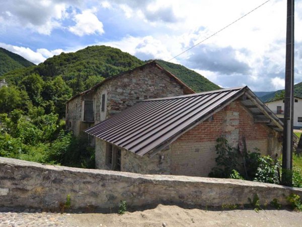 casa indipendente in vendita a Pamparato