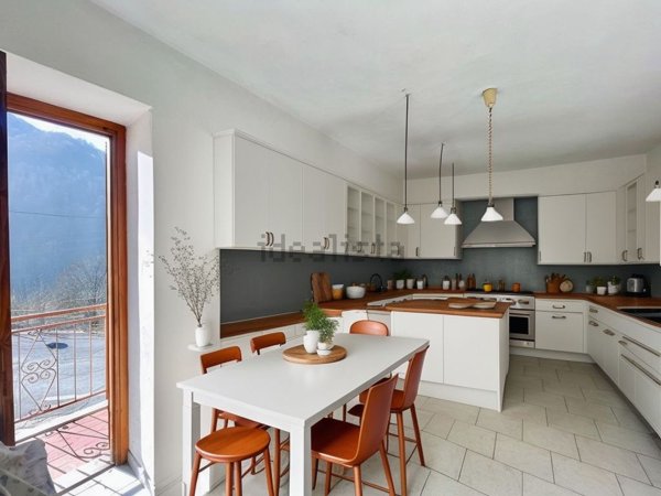 casa semindipendente in vendita a Pamparato