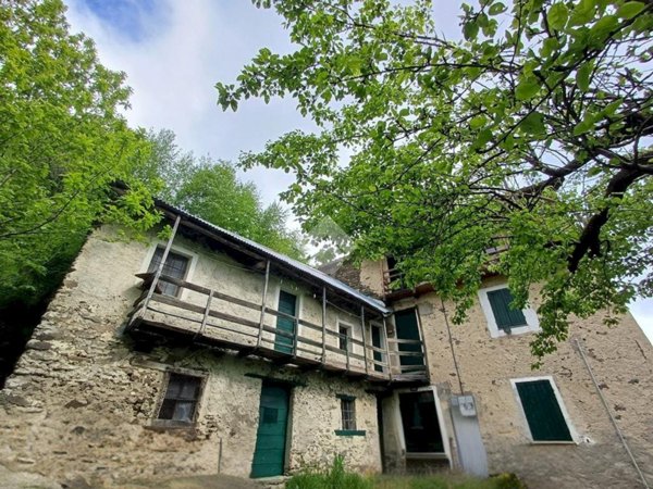 casa indipendente in vendita a Pamparato