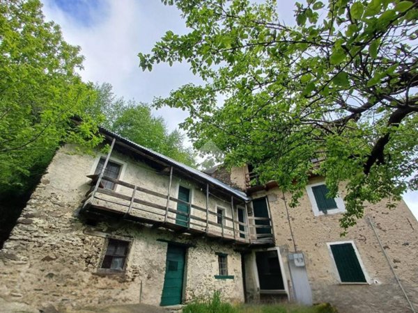 casa indipendente in vendita a Pamparato