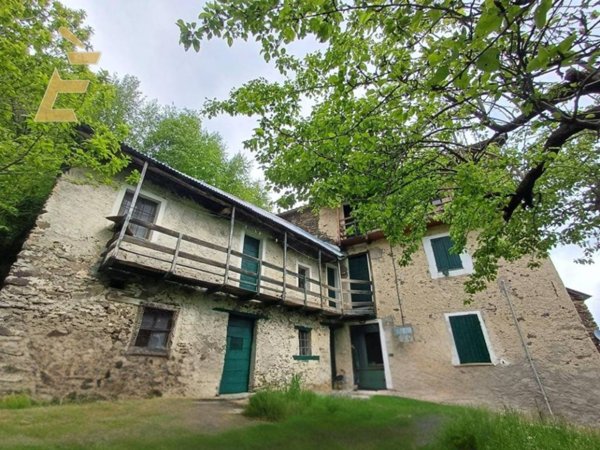 casa indipendente in vendita a Pamparato