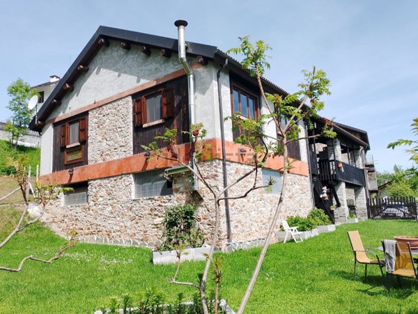 casa indipendente in vendita a Pamparato