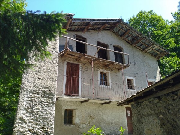 casa indipendente in vendita a Pamparato