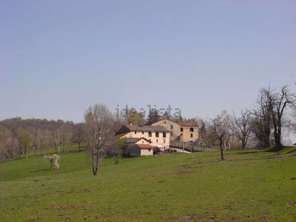 casale in vendita a Pamparato